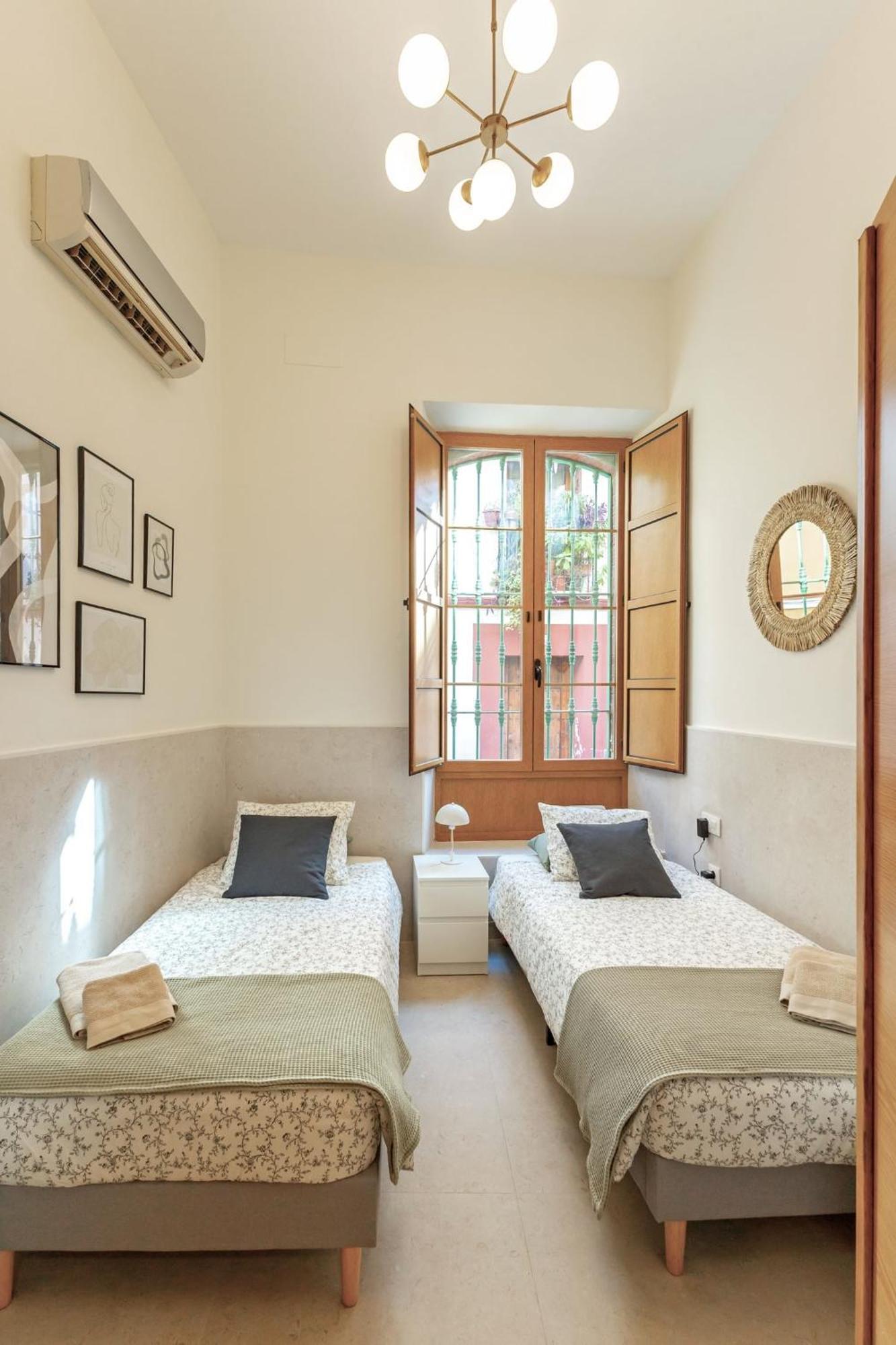 Modern Spacious Apartment Central Of Seville Exterior photo