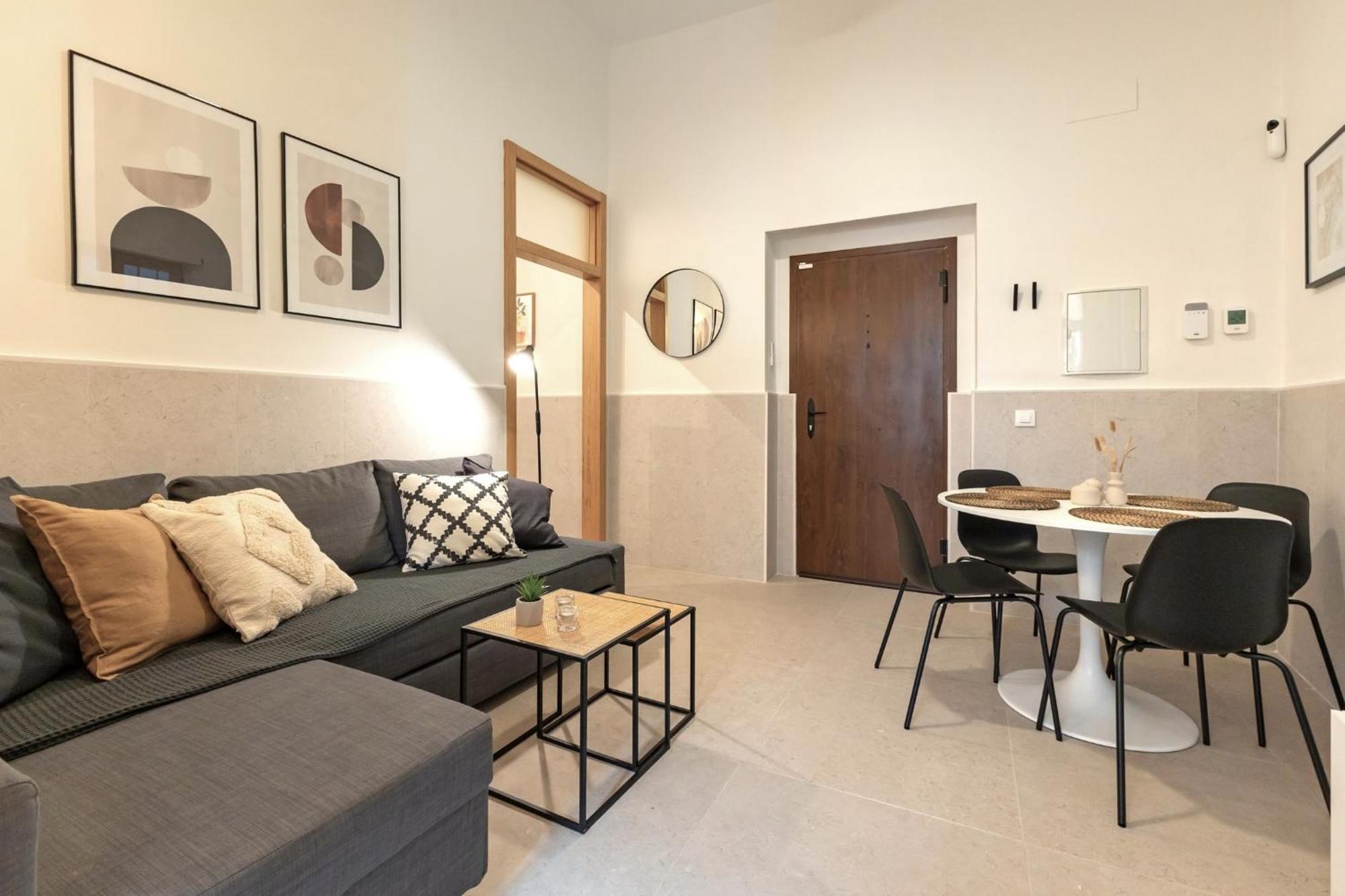 Modern Spacious Apartment Central Of Seville Exterior photo