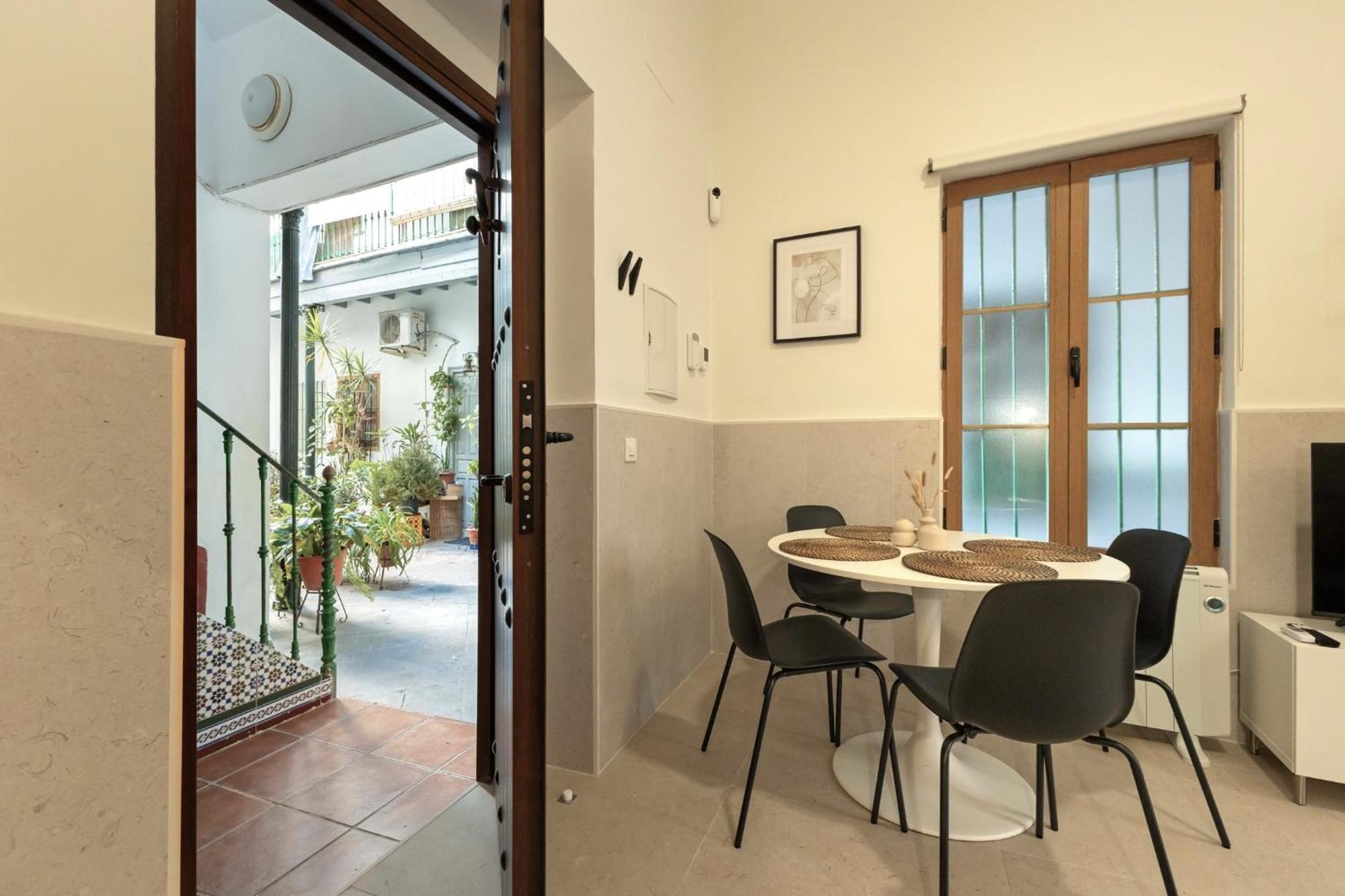 Modern Spacious Apartment Central Of Seville Exterior photo